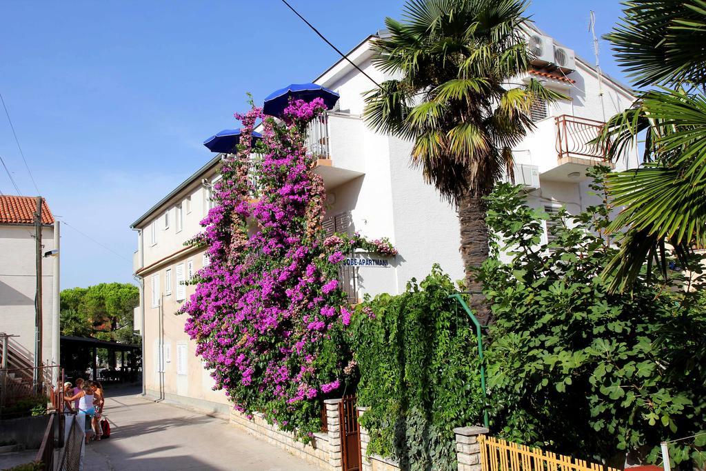 Apartments J&R Babara Biograd Na Moru Esterno foto