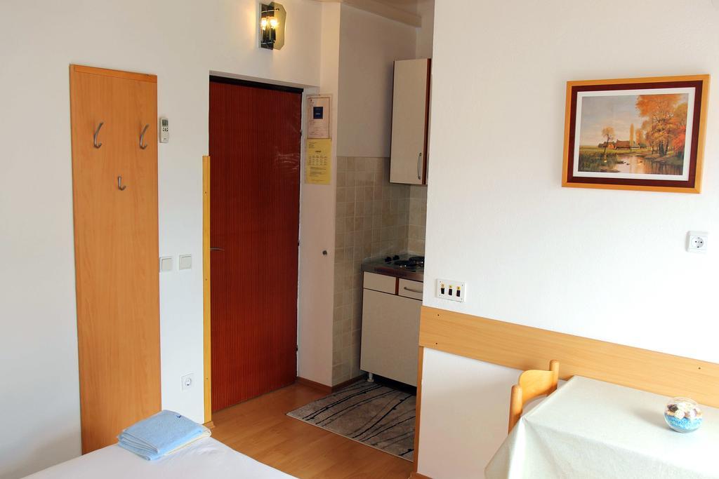 Apartments J&R Babara Biograd Na Moru Esterno foto